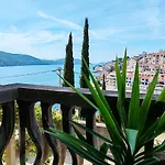 & Verse 3* Neum